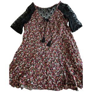 Torrid floral top with black lace and tie size 00